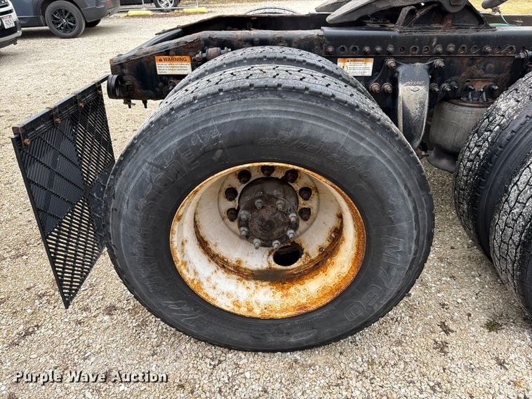 image for item FB8045 2019 Freightliner Cascadia 126 semi truck