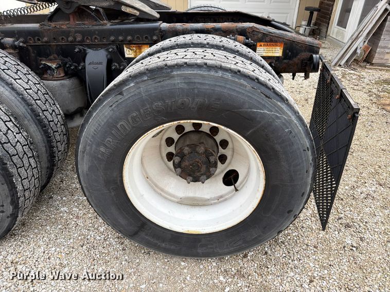 image for item FB8045 2019 Freightliner Cascadia 126 semi truck