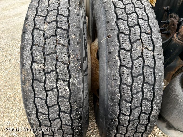 image for item FB8045 2019 Freightliner Cascadia 126 semi truck