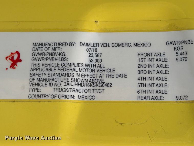 image for item FB8045 2019 Freightliner Cascadia 126 semi truck