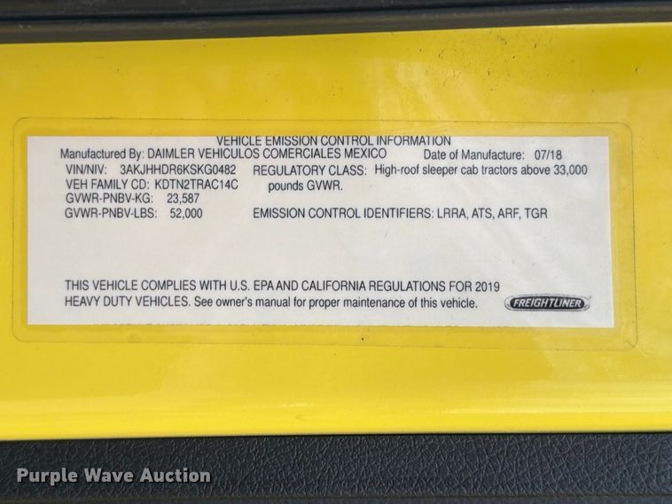 image for item FB8045 2019 Freightliner Cascadia 126 semi truck