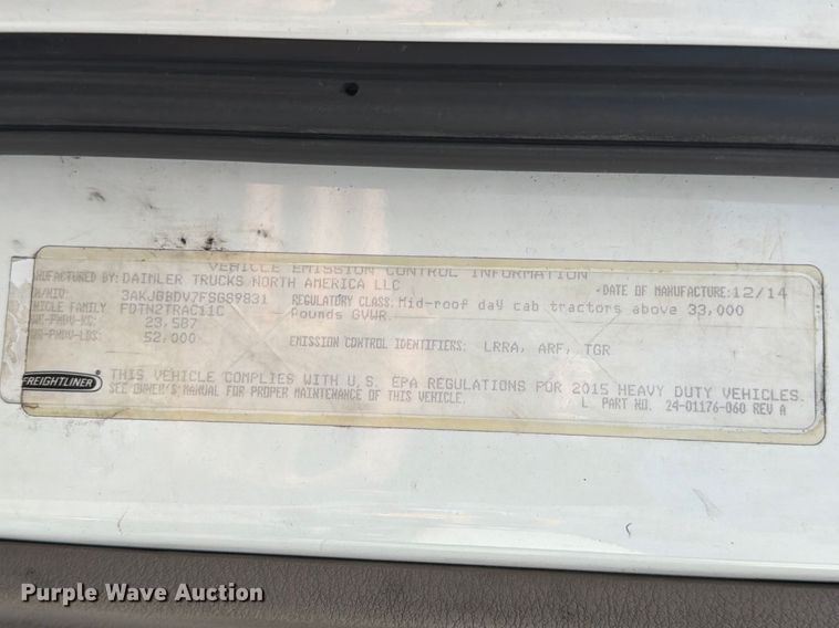 image for item FB8055 2015 Freightliner Cascadia semi truck