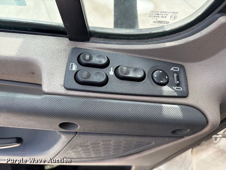 image for item FB8055 2015 Freightliner Cascadia semi truck