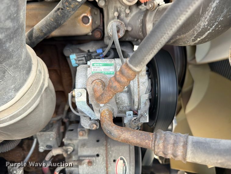 image for item FB8055 2015 Freightliner Cascadia semi truck