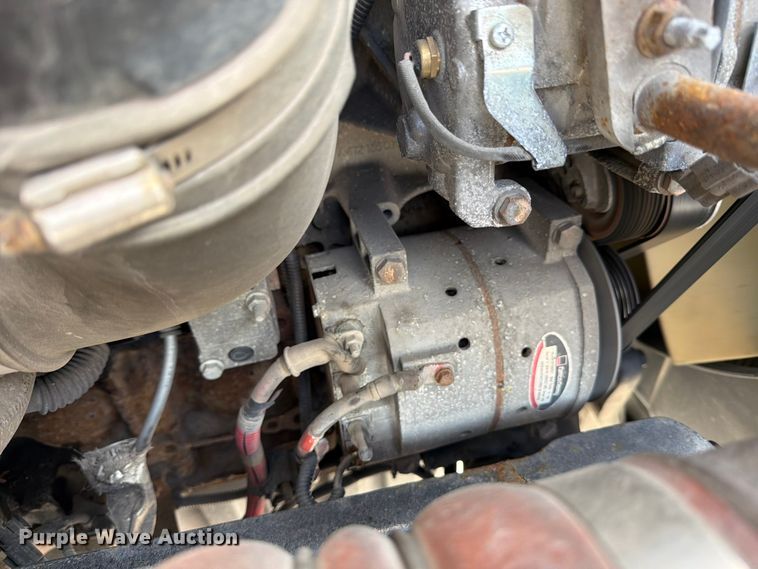 image for item FB8055 2015 Freightliner Cascadia semi truck