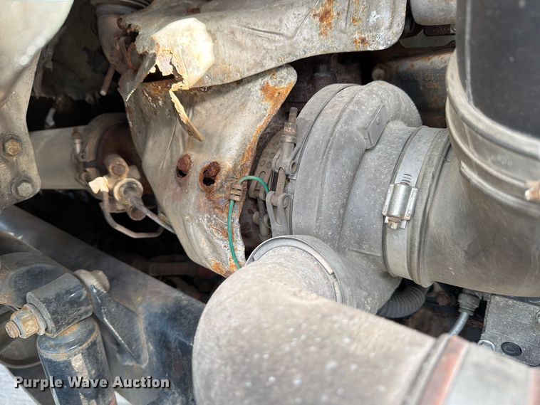 image for item FB8055 2015 Freightliner Cascadia semi truck