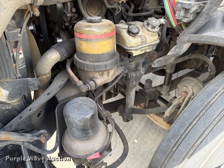 image for item FB8055 2015 Freightliner Cascadia semi truck