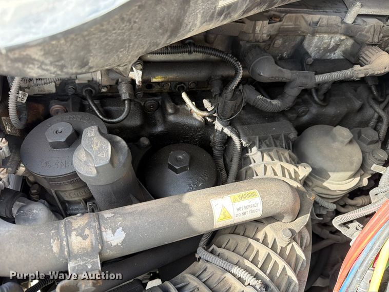 image for item FB8055 2015 Freightliner Cascadia semi truck