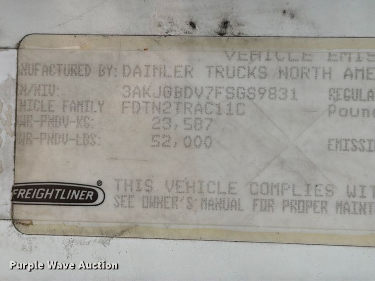 image for item FB8055 2015 Freightliner Cascadia semi truck