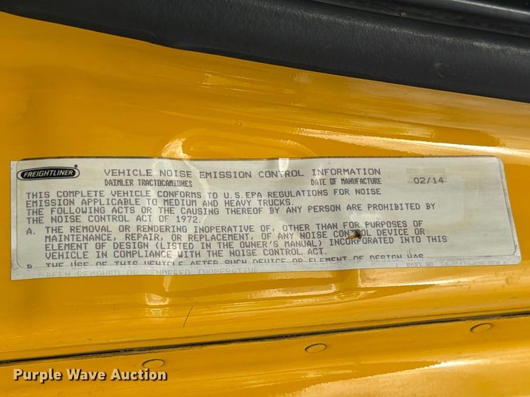 image for item FB8056 2015 Freightliner Cascadia semi truck