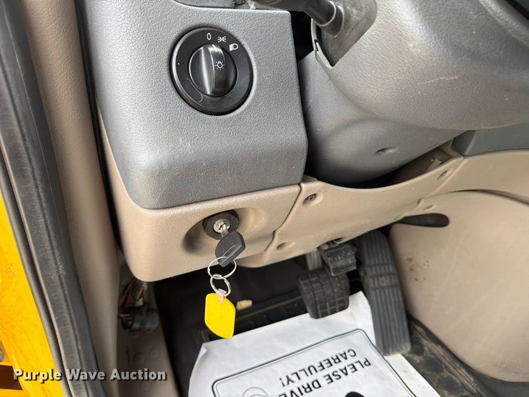 image for item FB8056 2015 Freightliner Cascadia semi truck