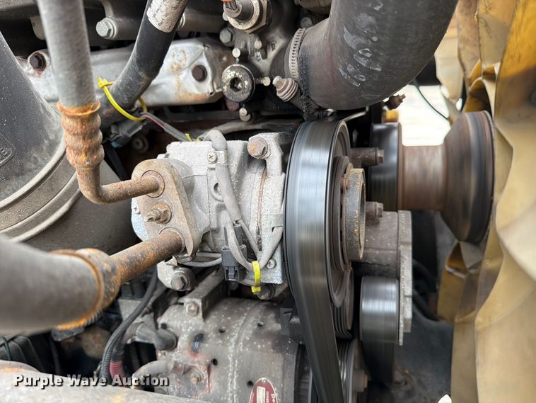 image for item FB8056 2015 Freightliner Cascadia semi truck