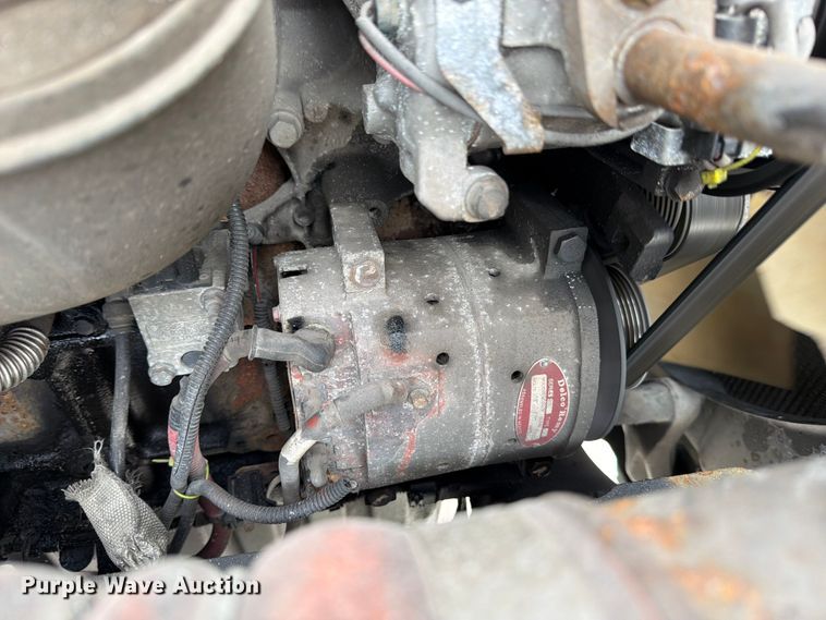 image for item FB8056 2015 Freightliner Cascadia semi truck