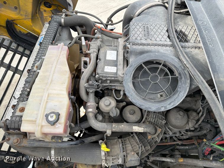 image for item FB8056 2015 Freightliner Cascadia semi truck