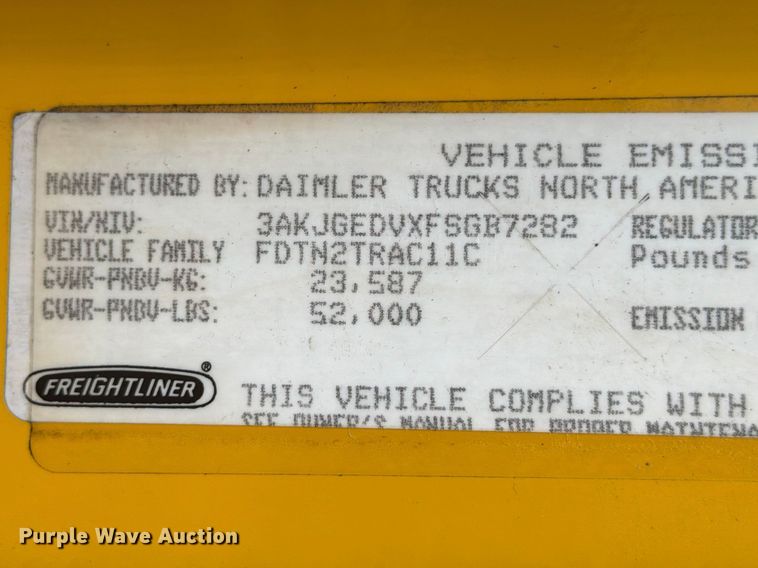 image for item FB8056 2015 Freightliner Cascadia semi truck