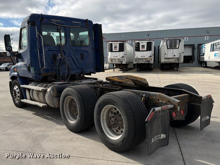 image for item FB8057 2017 Freightliner Cascadia semi truck