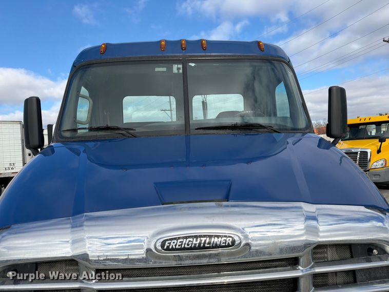 image for item FB8057 2017 Freightliner Cascadia semi truck