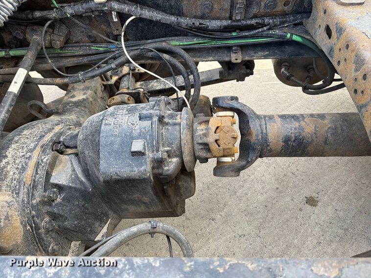 image for item FB8057 2017 Freightliner Cascadia semi truck