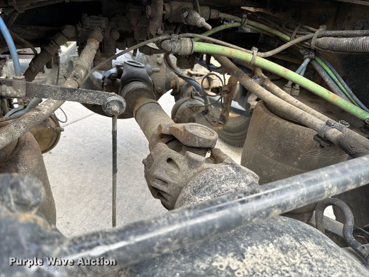 image for item FB8057 2017 Freightliner Cascadia semi truck