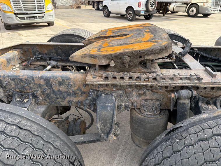 image for item FB8057 2017 Freightliner Cascadia semi truck