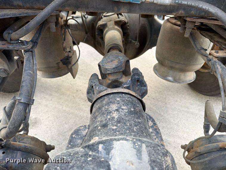 image for item FB8057 2017 Freightliner Cascadia semi truck