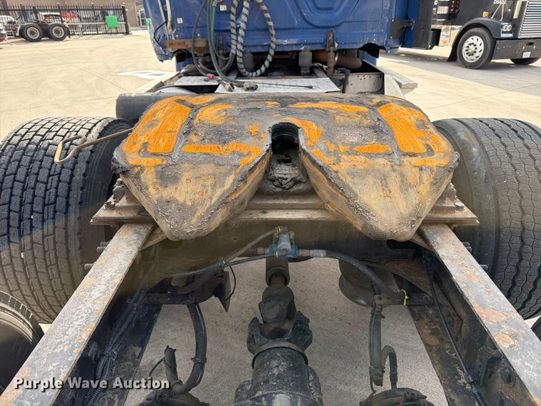 image for item FB8057 2017 Freightliner Cascadia semi truck