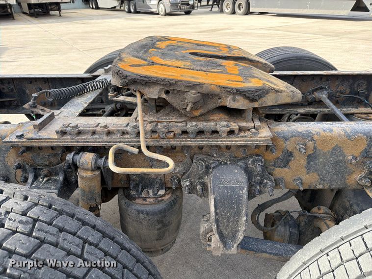 image for item FB8057 2017 Freightliner Cascadia semi truck