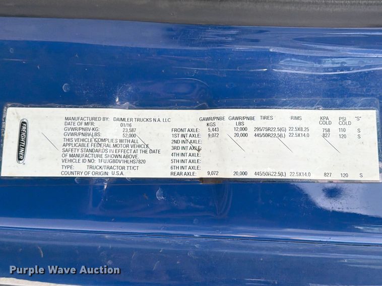 image for item FB8057 2017 Freightliner Cascadia semi truck