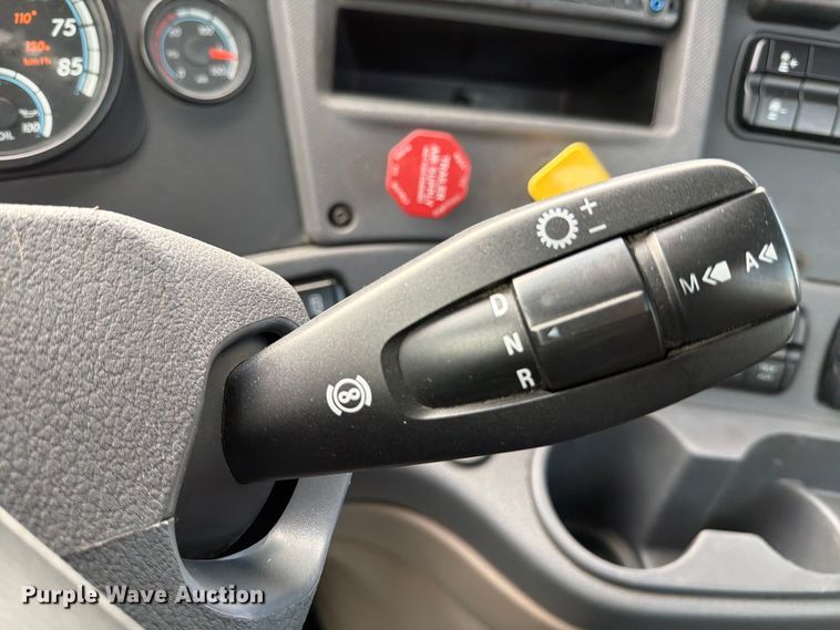 image for item FB8057 2017 Freightliner Cascadia semi truck