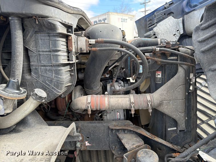 image for item FB8057 2017 Freightliner Cascadia semi truck