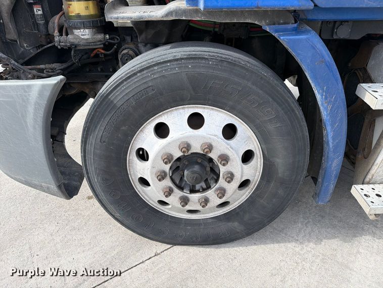 image for item FB8057 2017 Freightliner Cascadia semi truck