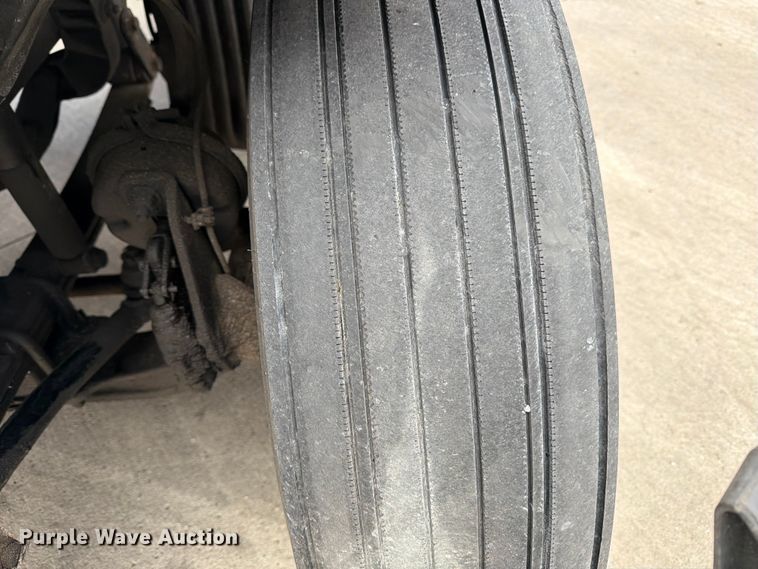 image for item FB8057 2017 Freightliner Cascadia semi truck