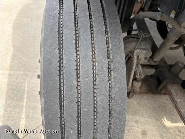 image for item FB8057 2017 Freightliner Cascadia semi truck