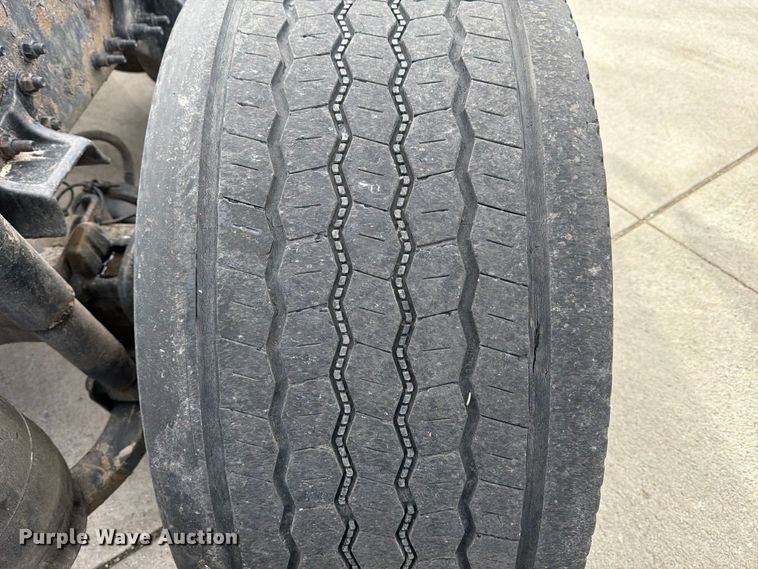 image for item FB8057 2017 Freightliner Cascadia semi truck