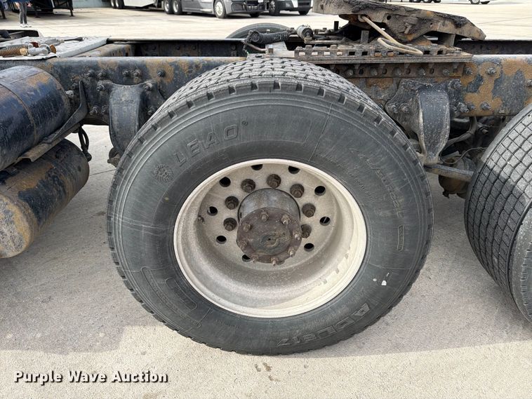 image for item FB8057 2017 Freightliner Cascadia semi truck