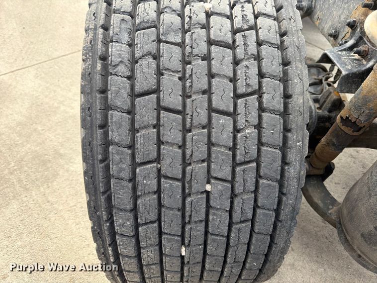 image for item FB8057 2017 Freightliner Cascadia semi truck