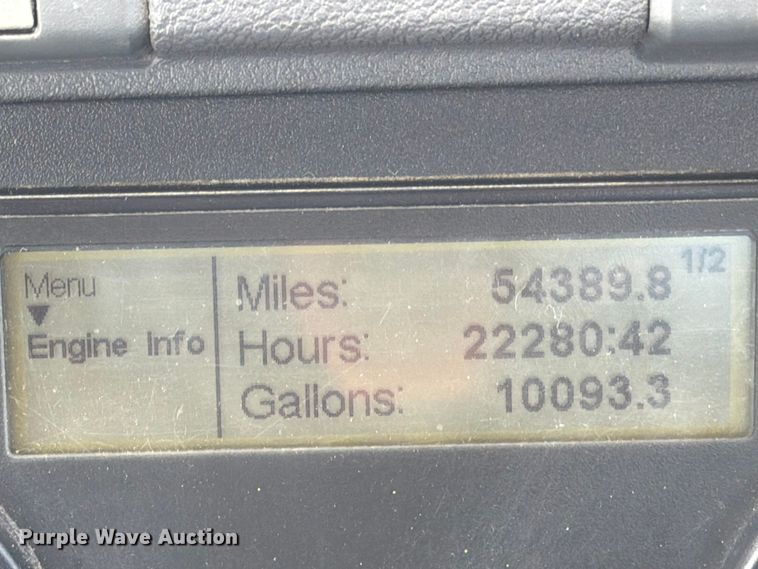 image for item FB8057 2017 Freightliner Cascadia semi truck