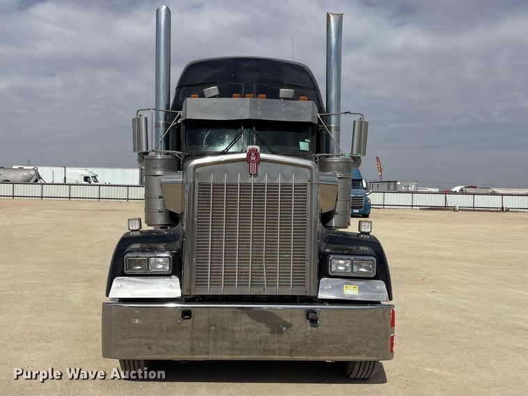 image for item FC2026 2006 Kenworth W900 semi truck