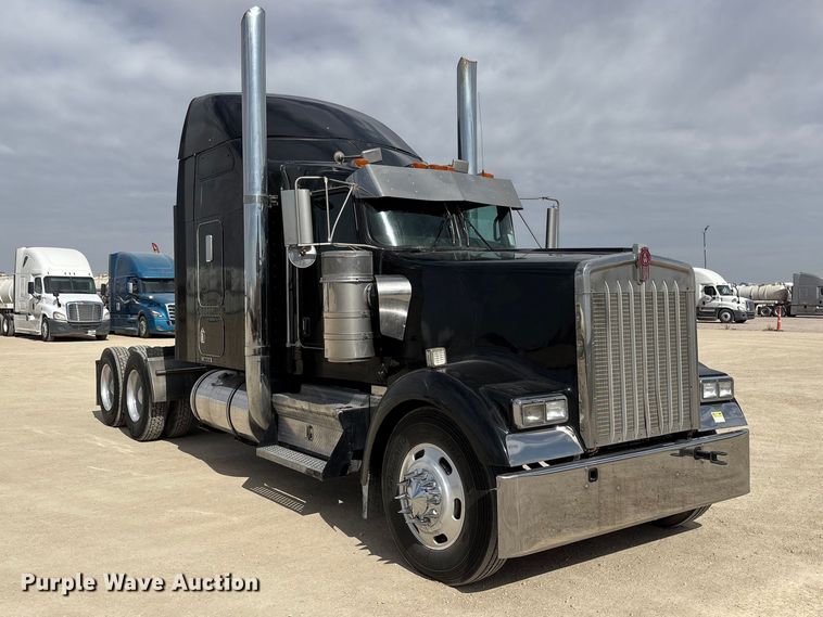 image for item FC2026 2006 Kenworth W900 semi truck