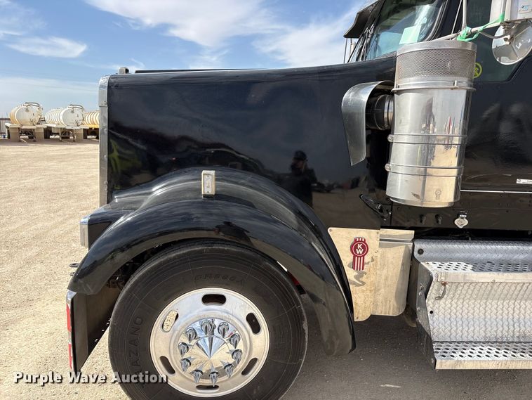 image for item FC2026 2006 Kenworth W900 semi truck