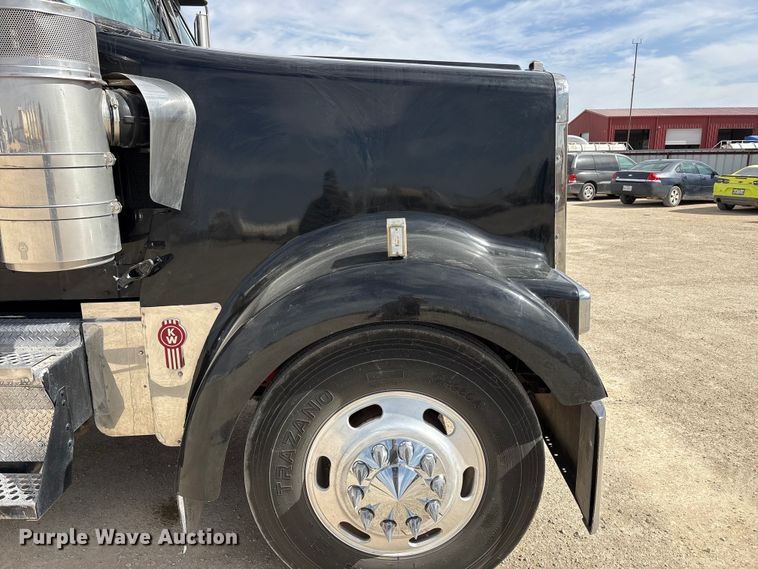 image for item FC2026 2006 Kenworth W900 semi truck