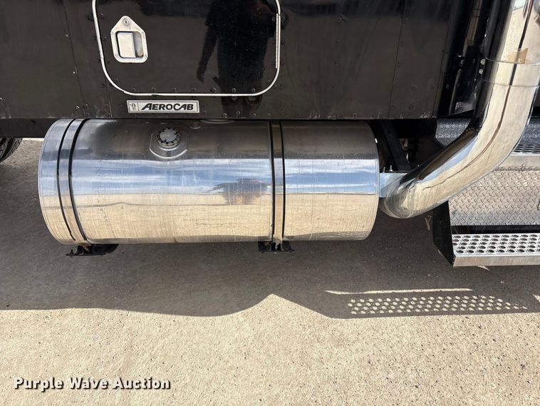 image for item FC2026 2006 Kenworth W900 semi truck