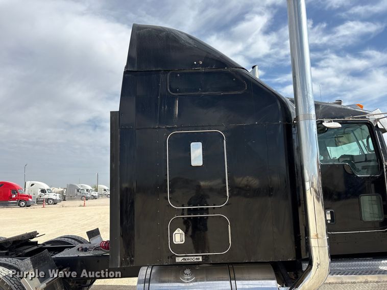 image for item FC2026 2006 Kenworth W900 semi truck