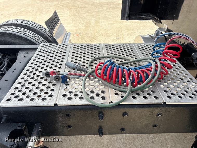 image for item FC2026 2006 Kenworth W900 semi truck