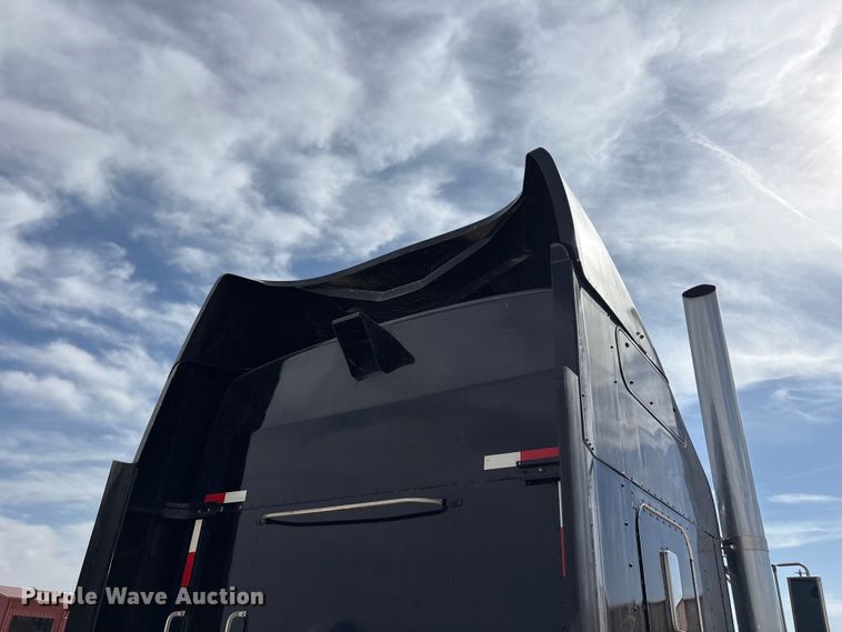 image for item FC2026 2006 Kenworth W900 semi truck