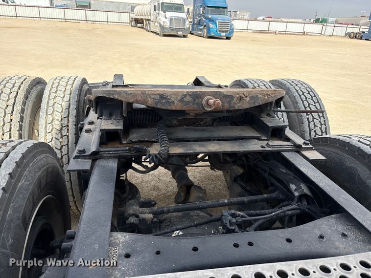 image for item FC2026 2006 Kenworth W900 semi truck