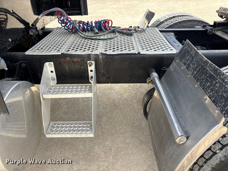 image for item FC2026 2006 Kenworth W900 semi truck