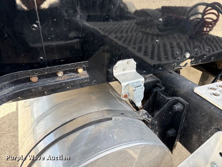 image for item FC2026 2006 Kenworth W900 semi truck