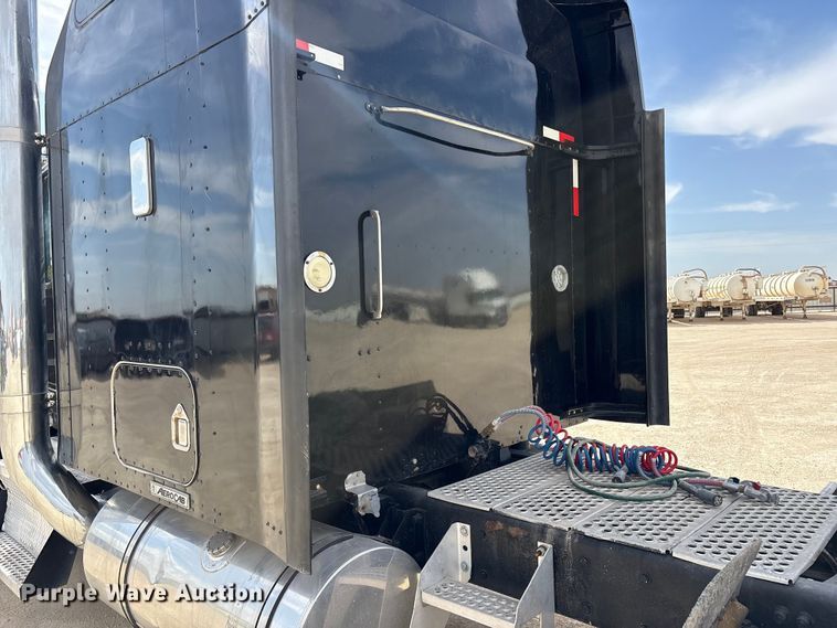 image for item FC2026 2006 Kenworth W900 semi truck