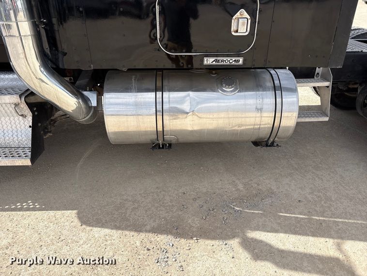 image for item FC2026 2006 Kenworth W900 semi truck